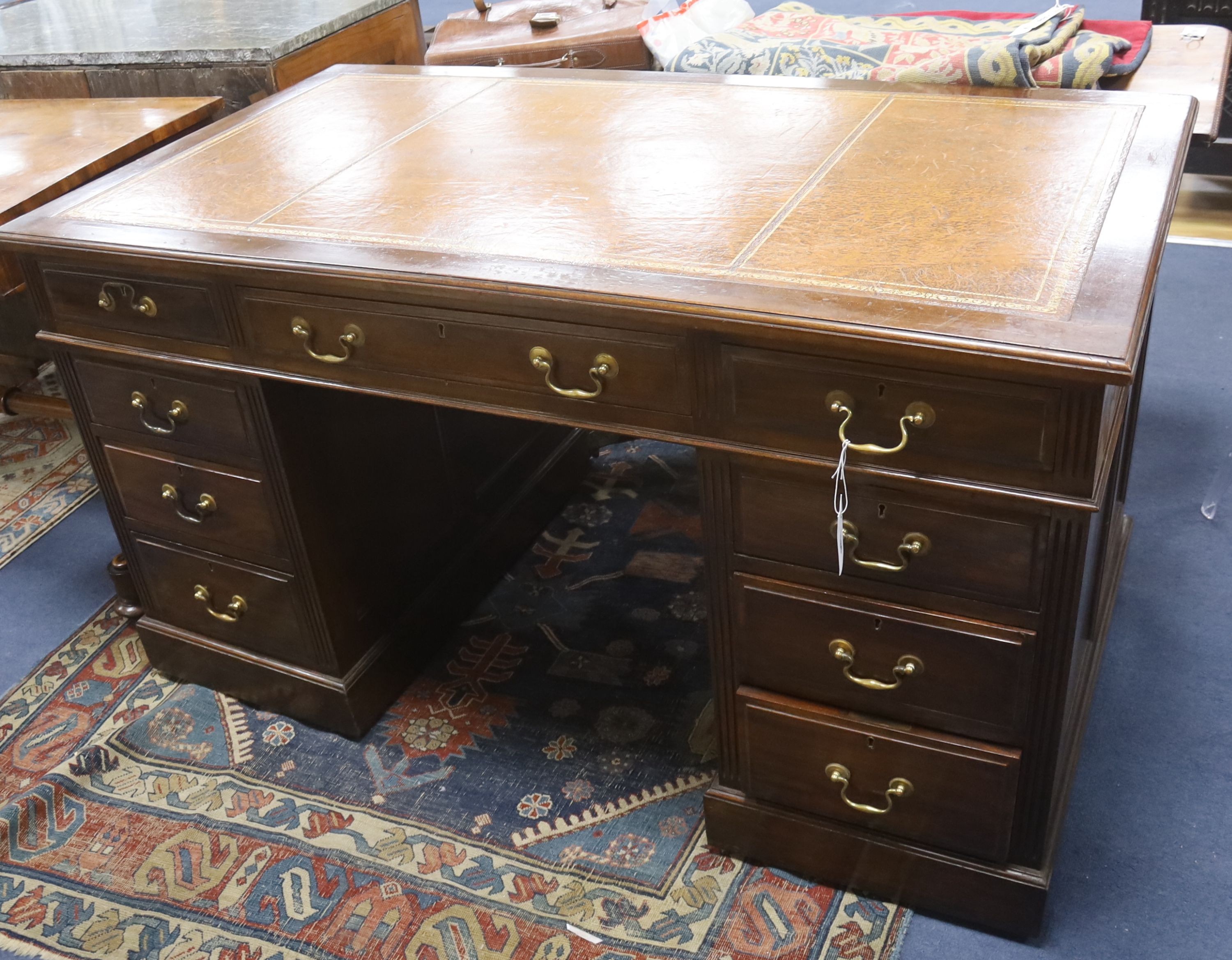 A late Victorian mahogany pedestal desk, length 138cm, depth 76cm, height 76cm